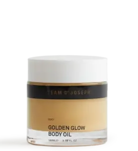 Golden Glow Body Oil sorgt für gefestigte Konturen und ein seidig-weiches Hautgefühl.